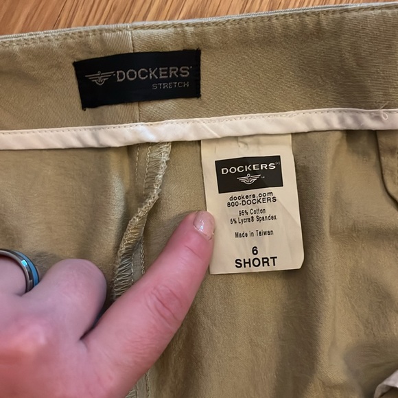 Dockers Women's Stretch Vintage Khaki Pants Size 6 Short - Picture 3 of 5